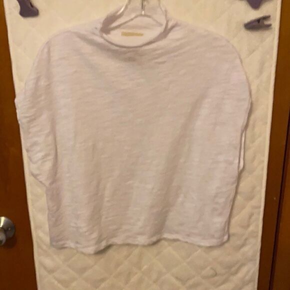 White crop shirt    - Picture 1 of 4